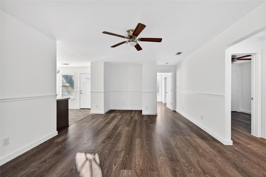 704 E Sycamore St - Photo 4 of 32