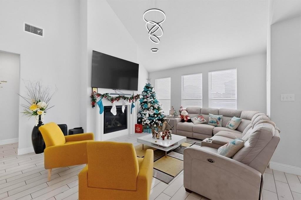 504 Conestoga Pass - Photo 2 of 40