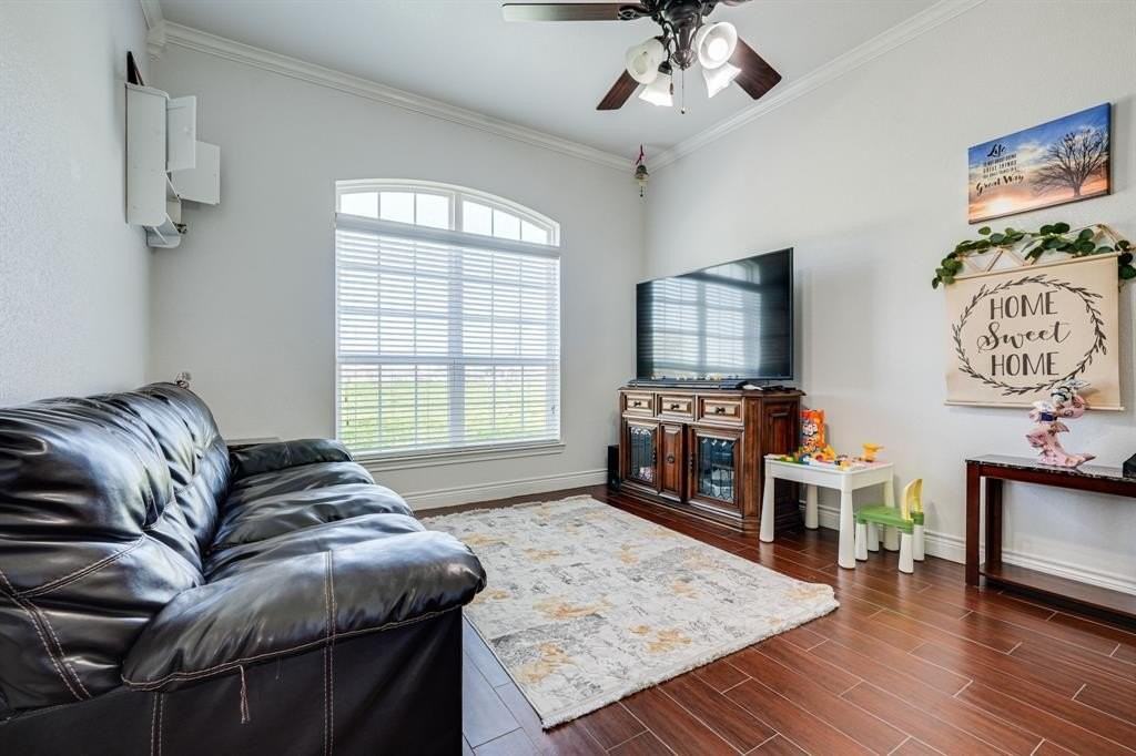 1192 Seaborn Rd - Photo 7 of 40