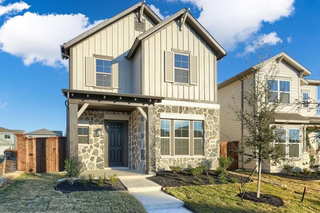 2241 Heather Hills Dr - Photo 2 of 40