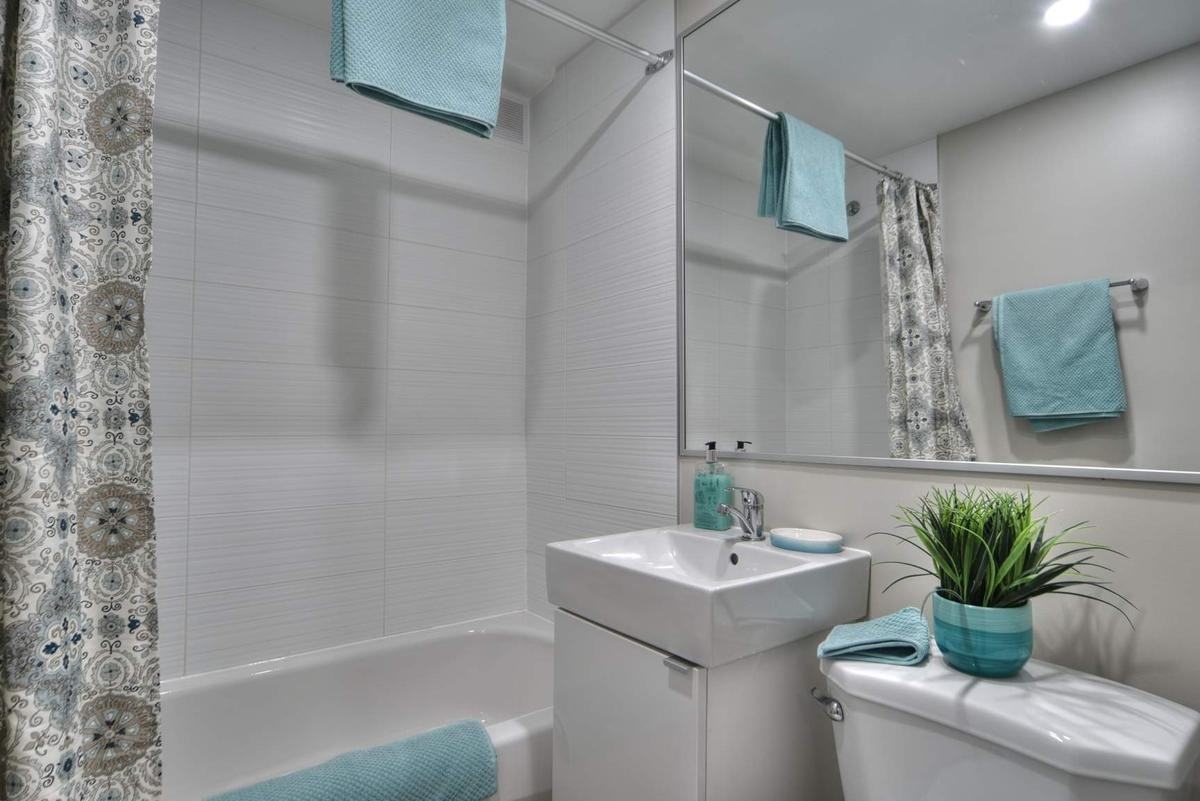 1433 Rue Towers - Photo 2 of 13