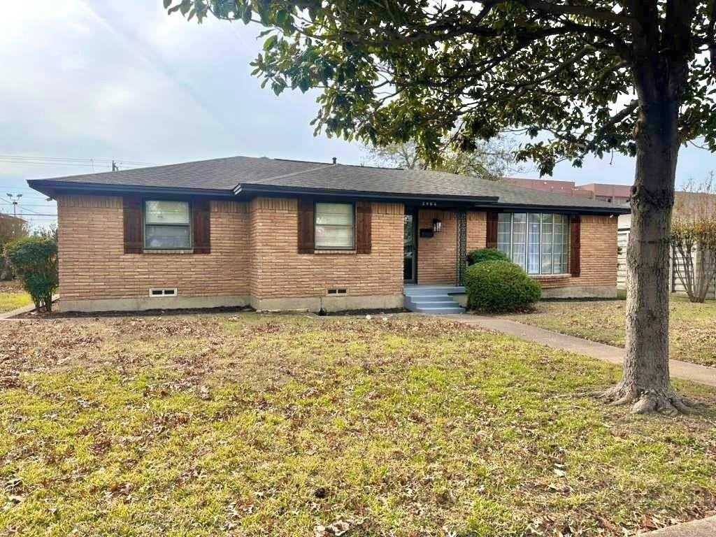 2906 Sharpview Ln - Photo 2 of 24