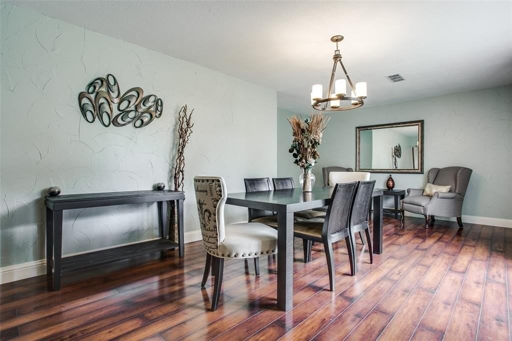 2906 Sharpview Ln - Photo 6 of 24