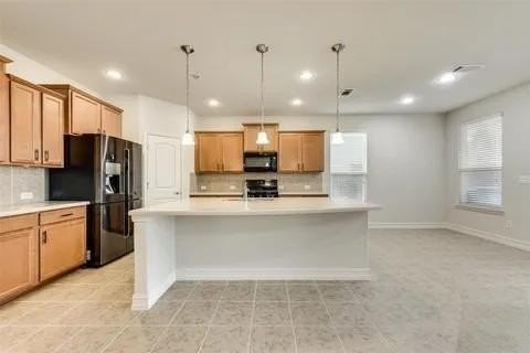 421 Windward Dr - Photo 4 of 38