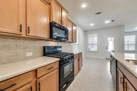 421 Windward Dr - Photo 5 of 38