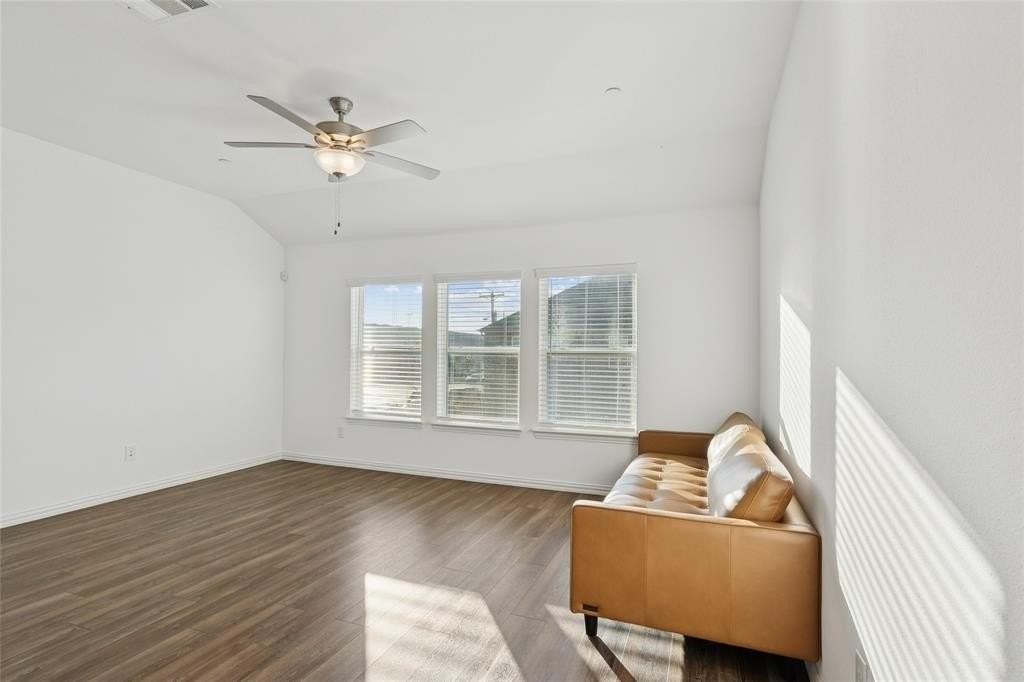 4703 Kindred St - Photo 7 of 23