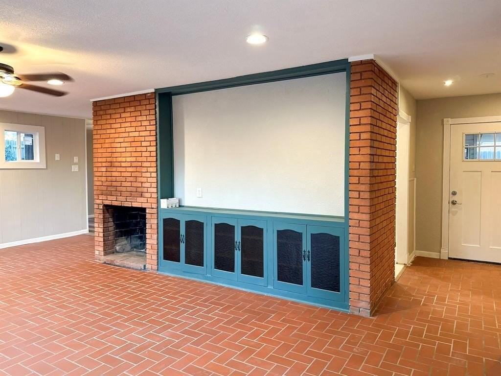 1505 Ronne Dr - Photo 3 of 34