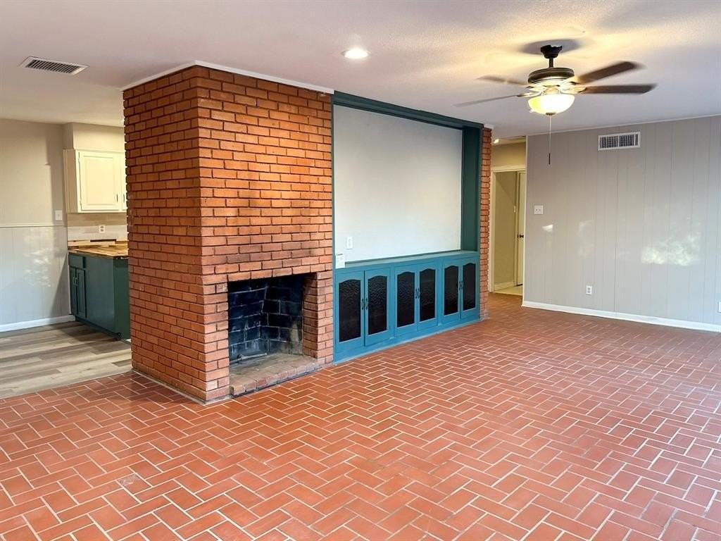 1505 Ronne Dr - Photo 4 of 34