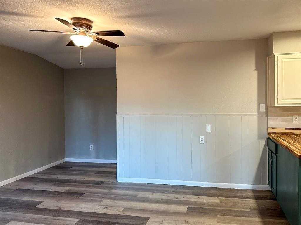 1505 Ronne Dr - Photo 5 of 34