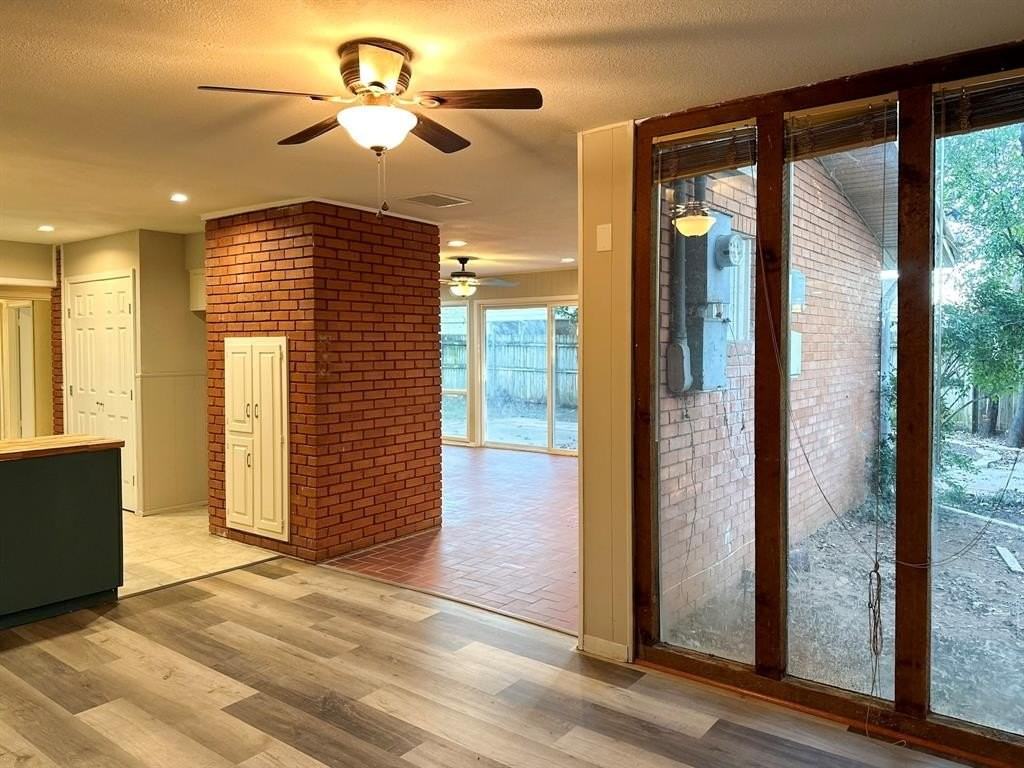 1505 Ronne Dr - Photo 6 of 34