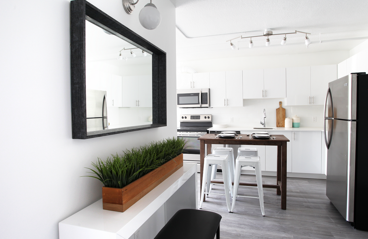 The Woodside, Spadina Suites - Photo 4 of 37