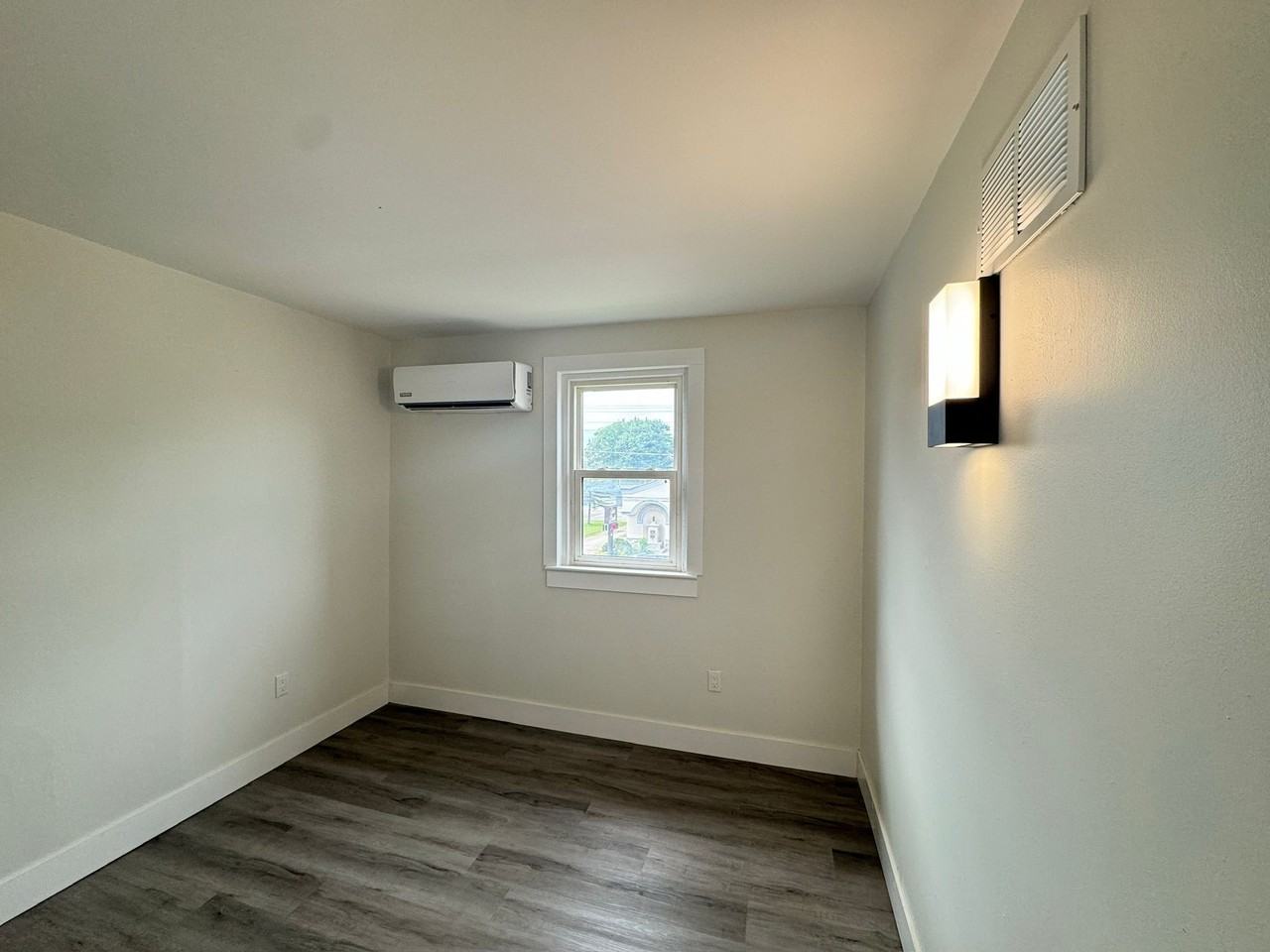 37 LINCOLN ST - Photo 2 of 17