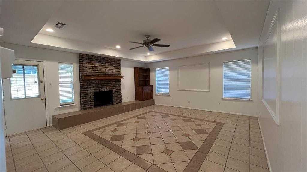 1915 Longmeadow Dr - Photo 2 of 16