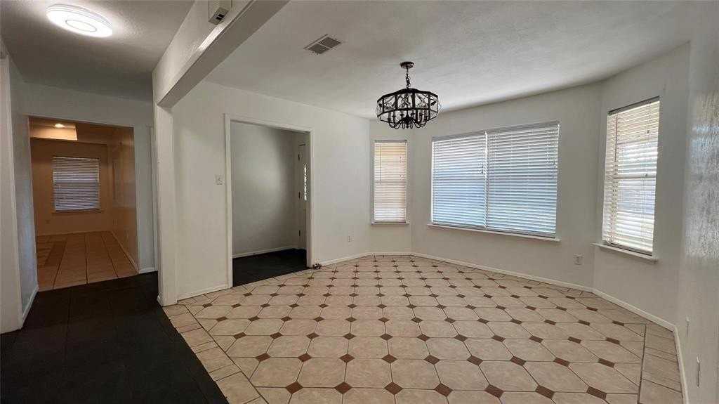 1915 Longmeadow Dr - Photo 3 of 16