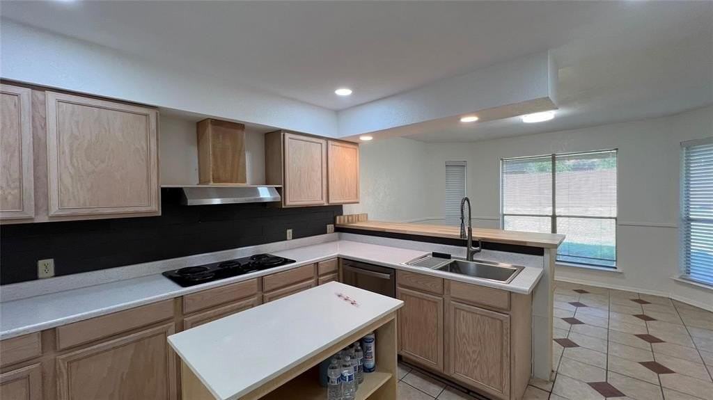 1915 Longmeadow Dr - Photo 6 of 16