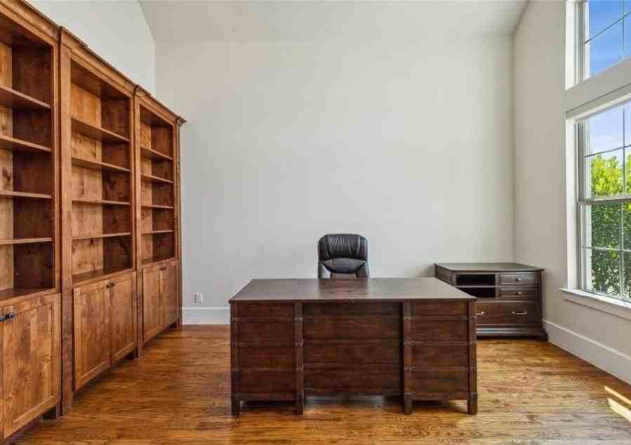 7605 Windomere Dr - Photo 4 of 20