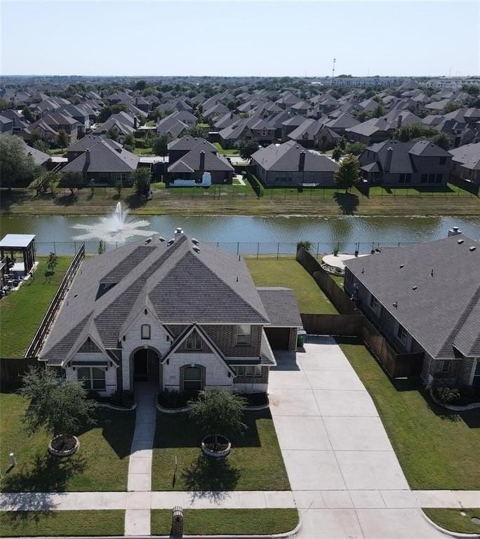 520 Stillwater Dr - Photo 2 of 27