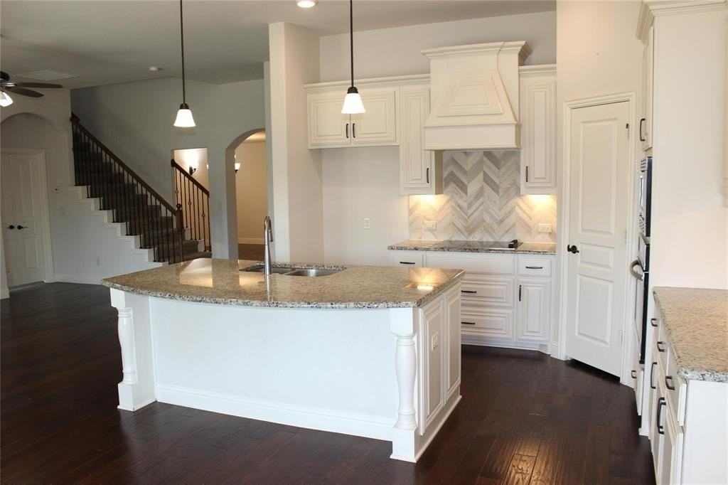 520 Stillwater Dr - Photo 5 of 27