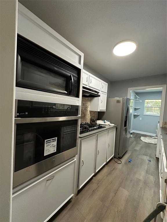 2058 Collins Ave - Photo 2 of 11