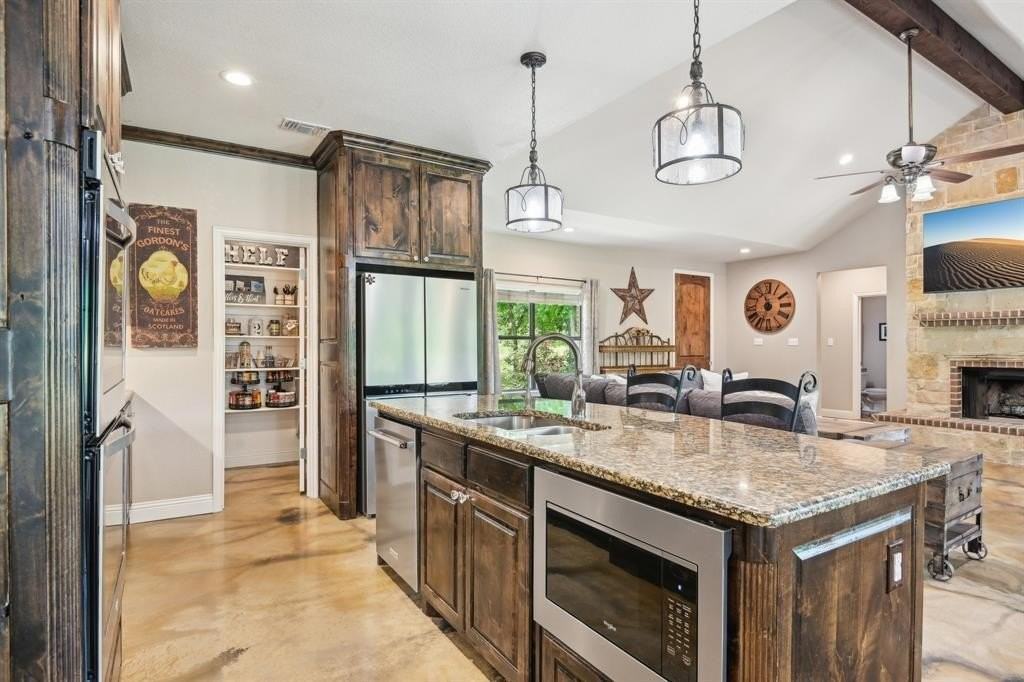 1389 County Road 3591 - Photo 6 of 39