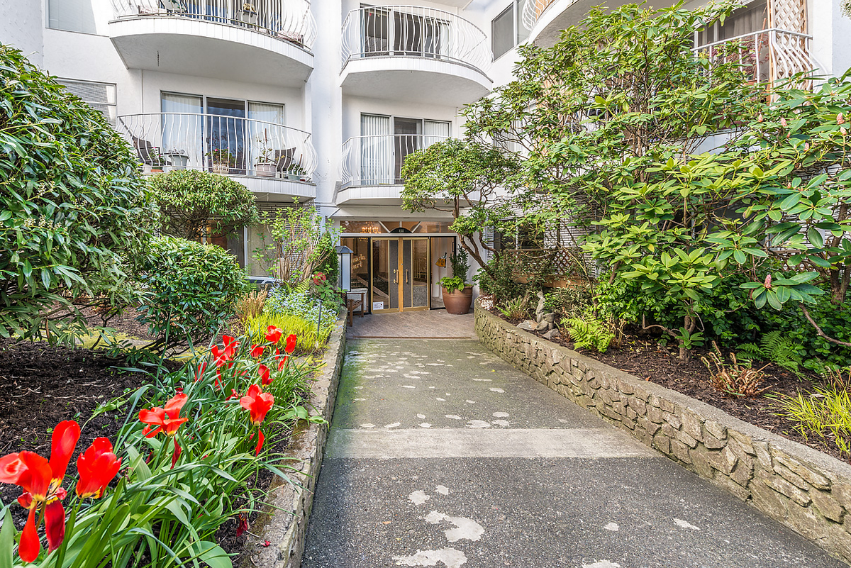 Granada Court Apartments - Photo 4 of 15