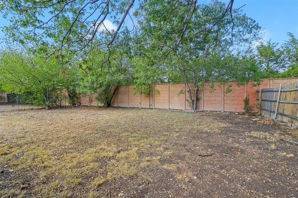 609 Shadyglen Dr - Photo 2 of 17