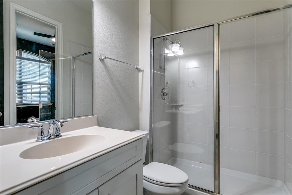 515 W Royal Ln - Photo 4 of 16