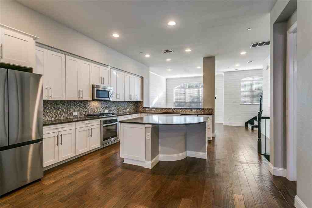 515 W Royal Ln - Photo 5 of 16