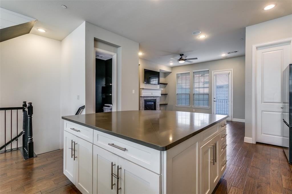 515 W Royal Ln - Photo 6 of 16