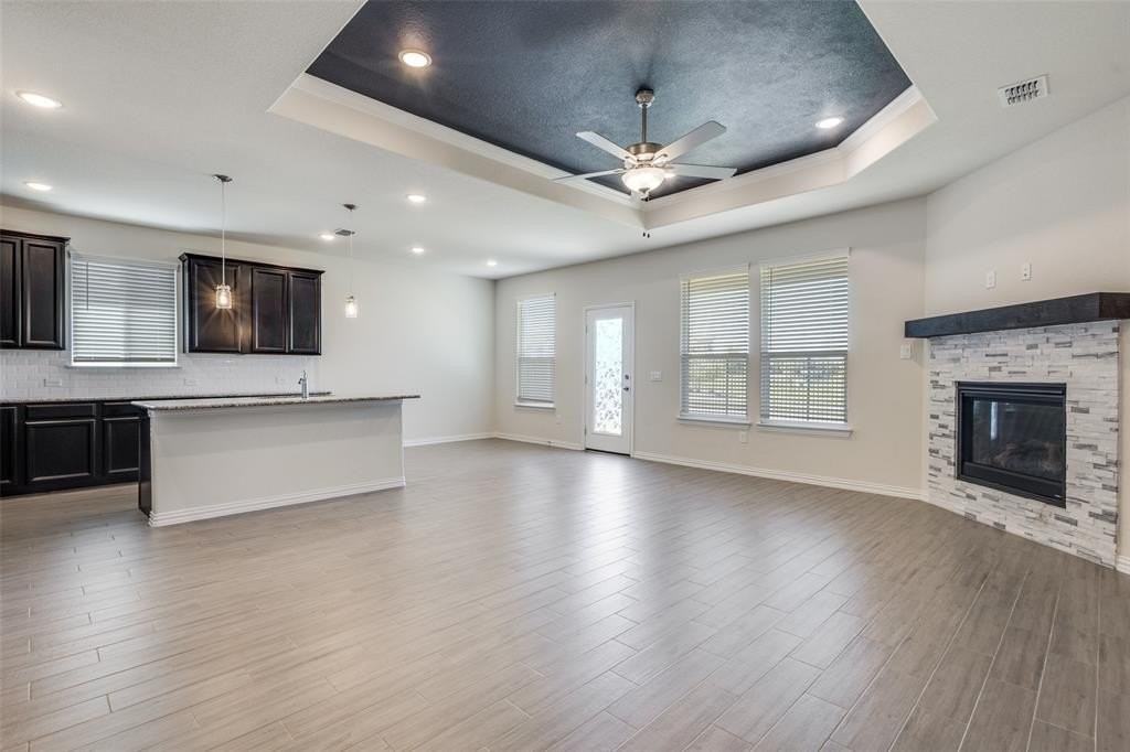 705 Adelyn St - Photo 7 of 25