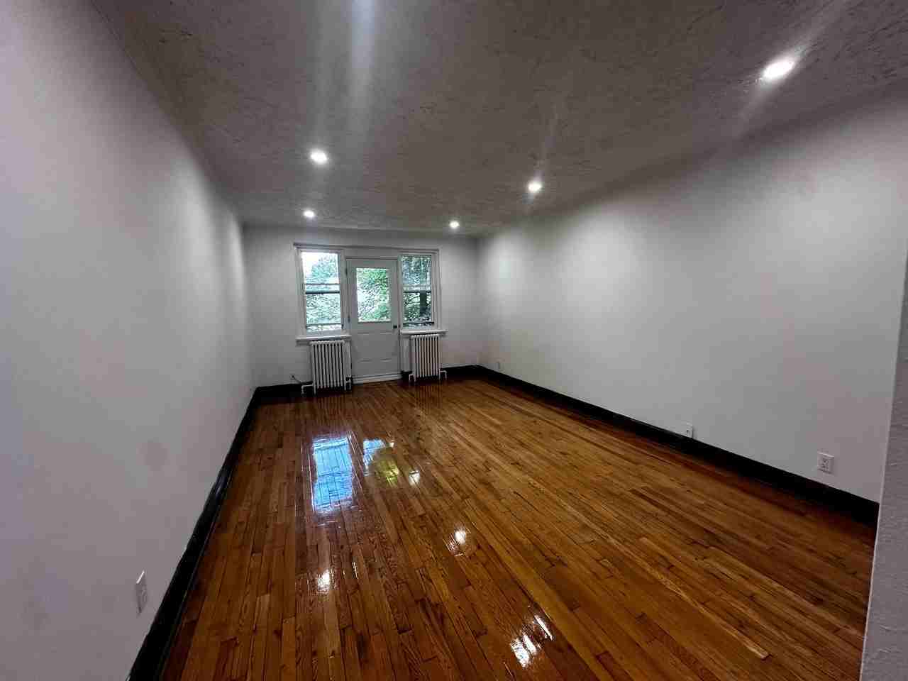 5821 CHEMIN COTE ST LUC - Photo 4 of 47