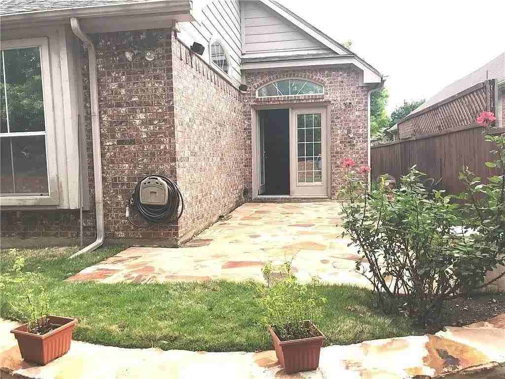 9400 Western Trl - Photo 2 of 24