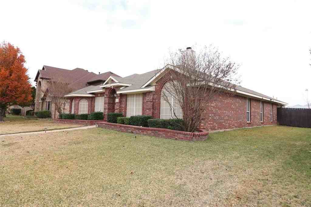 2202 Lone Pecan Dr - Photo 2 of 31