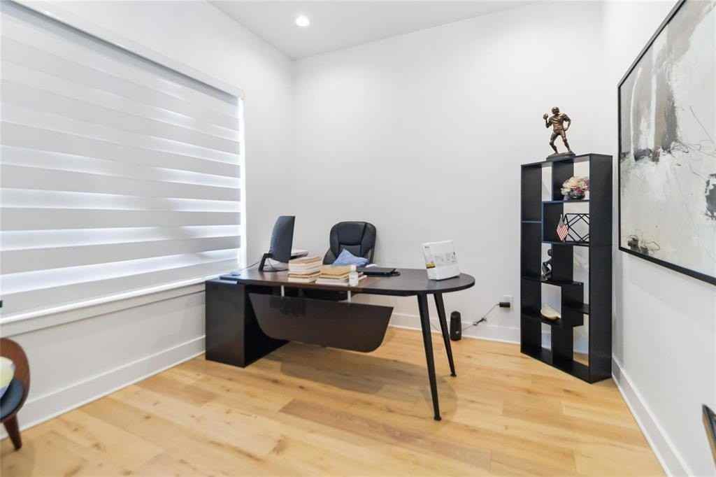 4136 Mart St - Photo 5 of 21