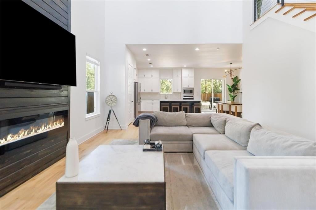 4136 Mart St - Photo 6 of 21