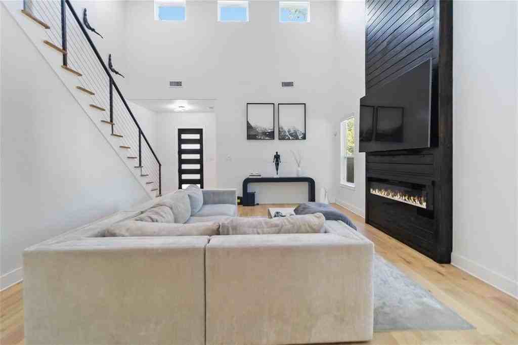 4136 Mart St - Photo 7 of 21