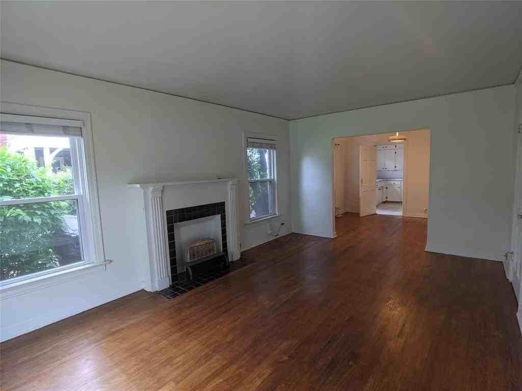 5455 Longview St - Photo 2 of 10