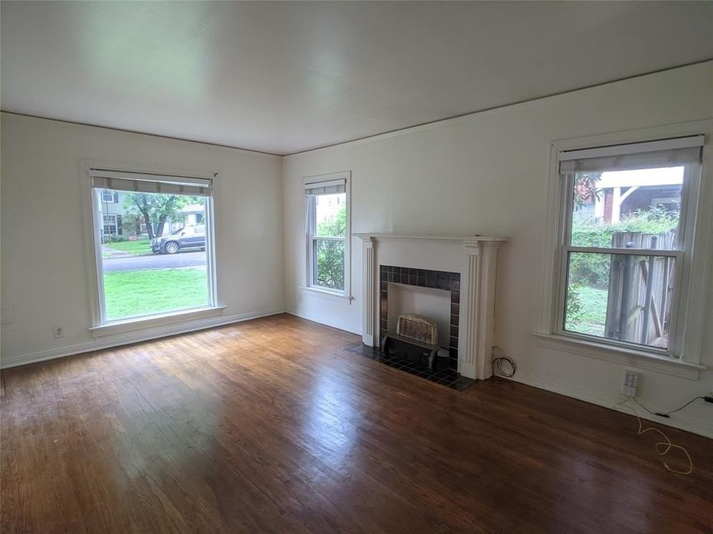 5455 Longview St - Photo 3 of 10