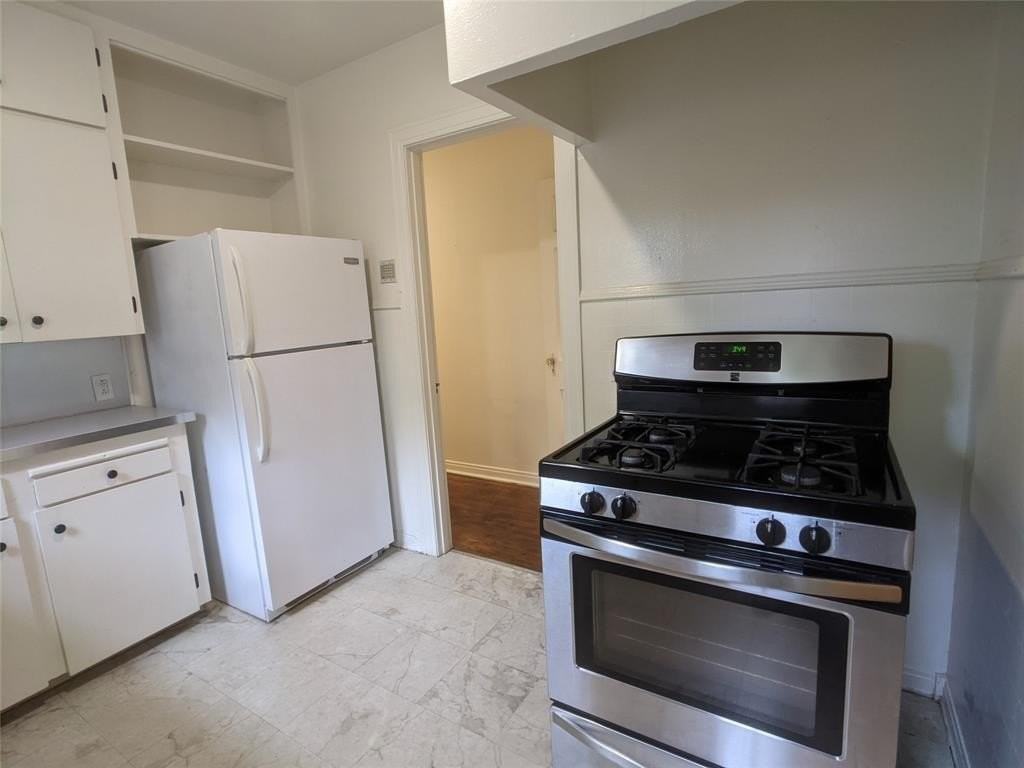 5455 Longview St - Photo 7 of 10