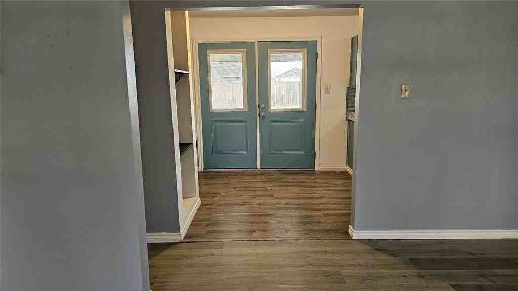 309 N Main - Photo 5 of 11