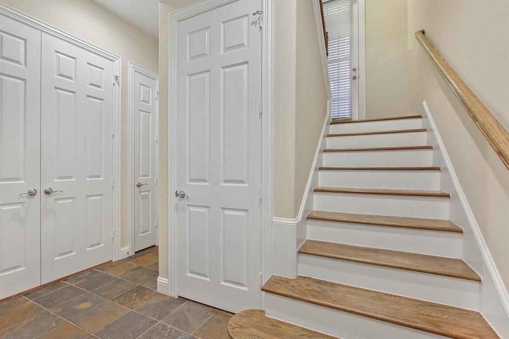 5812 La Vista Dr - Photo 3 of 36