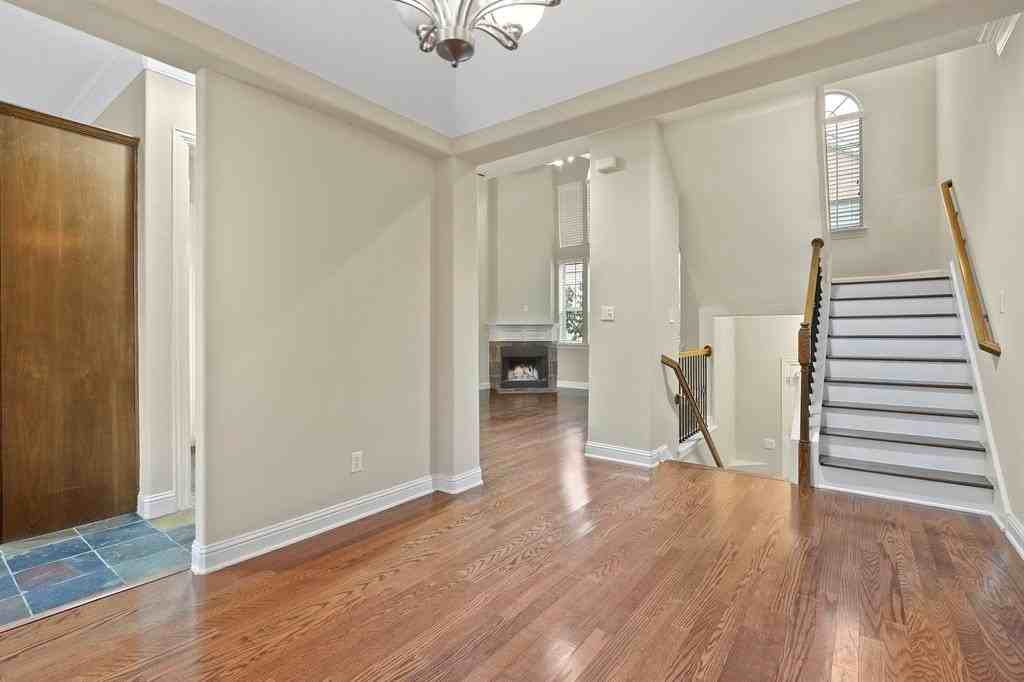 5812 La Vista Dr - Photo 5 of 36