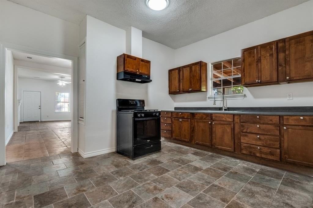 409 Sunset Ave - Photo 5 of 11