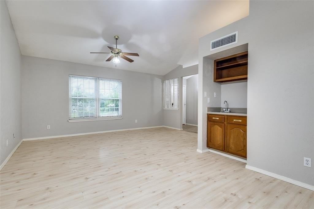 3029 Yorkshire Ct - Photo 3 of 13