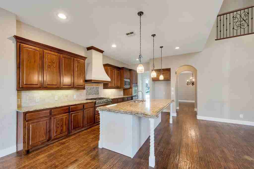 701 Buffalo Springs Dr - Photo 3 of 15