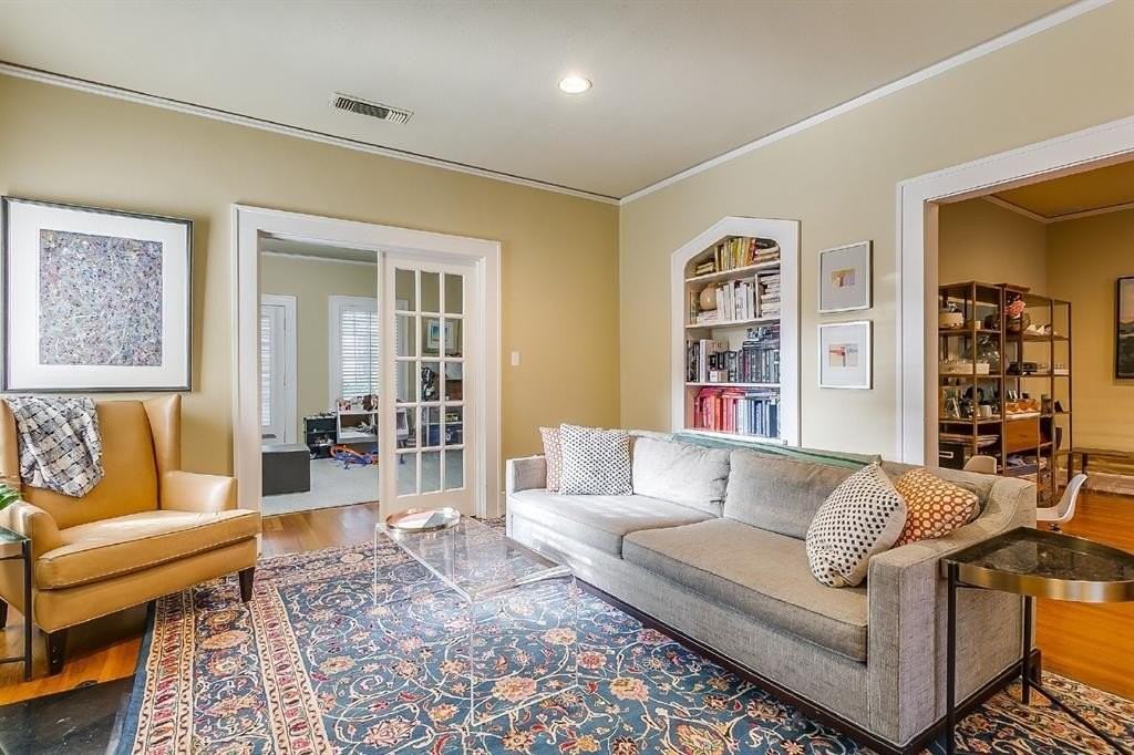 2606 Cockrell Ave - Photo 3 of 20