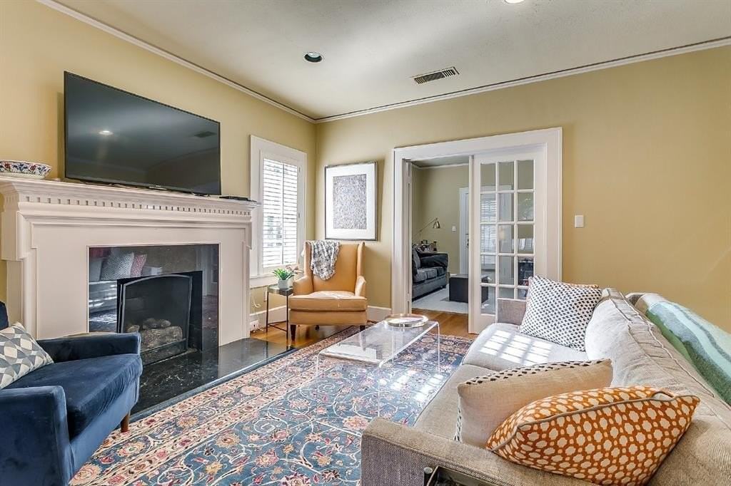 2606 Cockrell Ave - Photo 4 of 20