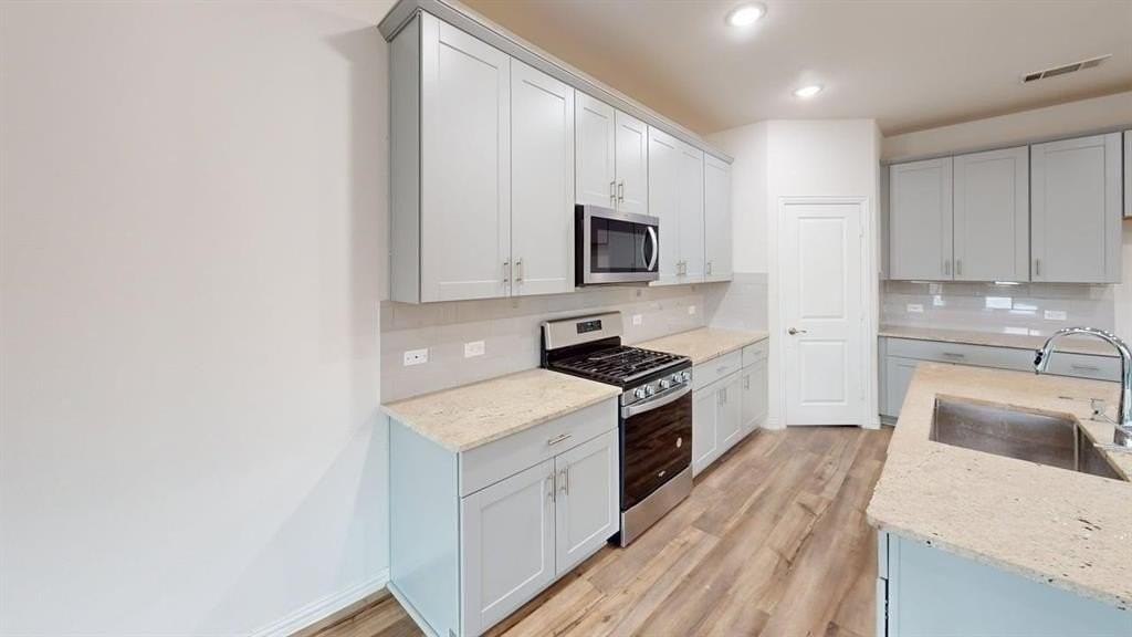 558 Janette Ct - Photo 4 of 29