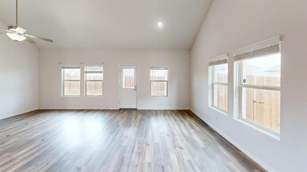 558 Janette Ct - Photo 7 of 29