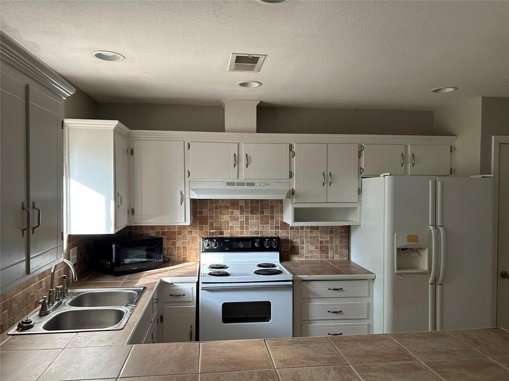 7830 Claremont Dr - Photo 4 of 13